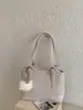 Bolso de mano para mujer, bolso retro popular, nuevo bolso cruzado versátil de otoño, bolso de cubo de mano moderno y súper popular