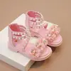 2026 Novos Sapatos Romanos de Pérola Princesa de Verão Sandálias Florais Infantis Sandálias para Meninas Sapatilhas Versáteis da Moda