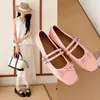 Sapatos femininos elegantes de bico quadrado com laço, novo estilo de verão 2026, versáteis com saias, sapatos Mary Jane de tira rasa