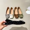 Zapatos planos de punta cuadrada con lazo, de corte bajo, slip-on de suela blanda, moda estilo francés nuevo 2026, zapatos de tacón para la noche que aumentan la altura