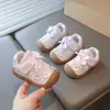 Sapatos de caminhada para bebê menina coleção outono 2026: tênis doces e fofos, antiderrapante, sapatos casuais funcionais versáteis