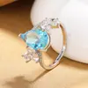 Anel de Luxo Leve em Forma de Gota Azul Claro Topázio Sintético para Mulheres, Anel de Coroa de Safira da Moda de Nicho, Joias Personalizadas