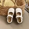 Zapatos versátiles para niñas, zapatos pequeños de cuero para niños, nueva colección primavera/otoño 2026, planos negros estilo bebé con punta redonda británica