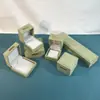 Etiqueta Dorada Azul Real Borde Elevado Engrosado Caja de Joyería de Cuero Sintético Caja para Anillos Pendientes Caja para Pulseras Collares Caja de Regalo Caja de Joyería