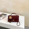 Bolsa quadrada pequena de moda transfronteiriça 2026, elegante e versátil, bolsa de ombro e transversal estilo Chanel para mulheres, bolsa de corrente de luxo para mulheres
