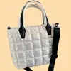 Bolsa de mão da celebridade da internet, moderna e versátil, novo modelo da primavera de 2026, estilosa e elegante, adequada para aulas de reforço, bolsa de ombro sob o braço, material de algodão