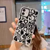 Capa protetora Shopee mais vendida estilo retrô, preta e branca com estampa de coração para iPhone 17, com orifício grande, capa transparente anti-queda para 15 Pro