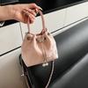 Bolso Cubo Estampado Estilo Chino Nuevo Cierre de Cordón Diseño de Nicho Bolso de Hombro para Mujer Versátil Bolso Cruzado con Cadena para Jugar