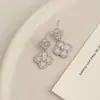 Brincos de Flor Trevo de Quatro Folhas com Pedras Totais Vintage Estilo Francês para Mulheres, Brincos de Luxo Leve Exquisitos com Design Único