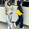 Conjunto Esportivo para Meninas (Kids Grandes) Estilo Primavera/Outono 2026 Novo Estilo Moda para Alunos do Ensino Médio Menina de Outono Roupas de Outono Conjunto Casual de Duas Peças