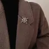 Broche de Perla Cruzado Vintage, Exquisito y de Moda, con un Toque de Lujo, Diseño de Nicho, Estilo Único, Accesorio para Abrigo y Traje