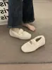 Zapatos peludos para mujer con adornos de letras metálicas, nueva colección otoño/invierno 2026, punta cuadrada, que aumentan la altura, suela suave, cálidos y adecuados para usar en exteriores