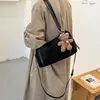 Bolsa Feminina de Camurça e Pelúcia Outono Inverno 2026 Nova Bolsa de Ombro Único, de Axila, Grande Capacidade, de Mão, Boston, para o Trabalho, Transversal