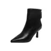 Botas Curtas Bico Fino para Mulheres 2025 Outono e Inverno Novas Botas Botas Curtas Forradas com Lã Botas Femininas Estreitas de Nicho Salto Alto Agulha