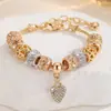 Pulseira de Contas DIY Grande Furo Dourada com Pingente de Coração Vazado Cravejado de Diamantes, Pulseira Ossinho de Cobra Ajustável para Mulheres