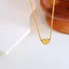 Colar de Titânio Popular Cruzado com Coração de Aço Inoxidável Dourado para Mulheres, Estilo Coreano Não Desbota, Corrente para Clavícula de Luxo Leve