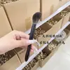 Brocha para Rubor Iluminador Xuanhu Hair Slope Brocha para Maquillaje de Pelo Animal Especial Cangzhou para Base Líquida en Pasta