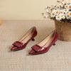 Zapatos de tacón de aguja de punta fina y boca poco profunda de moda para mujer 2025 Primavera/Verano Nuevo diseño de nicho Zapatos Mary Jane para mujer