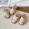 Sandalias Cerradas Dulces para Bebé 2026 Nuevo Estilo Verano Zapatos de Princesa Florales Nuevos con Tira Cruzada Suela Suave Zapatos de Playa