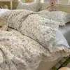 Conjunto de cama de quatro peças em tecido escovado, 100% algodão, espessado, incluindo um lençol com elástico de algodão puro, uma fronha decorativa e um conjunto de três peças para quartos de dormitório, adequado para outono e inverno