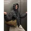 Estilo nuevo 2026, súper elegante, chaqueta acolchada de plumas ligera para mujer, con capucha, corta, cálida y adecuada para usar en invierno