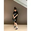 2026 Novos Shorts Esportivos Simples Versáteis de Nicho Estilo Universitário para Mulheres, Shorts Casuais Soltos de Cintura Alta Comprimento no Joelho de Verão