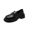 Sapatos pequenos de couro estilo britânico com design 2026 Outono/Inverno Novos Mocassins Slip-on Sola Grossa Bico Redondo Sapatos Individuais para Saias