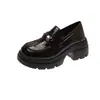 Mocassins de sola grossa e salto grosso estilo britânico para mulheres, novos sapatos slip-on femininos de outono 2026, sapatos casuais de couro versáteis para o dia a dia