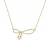 Chapado en oro real microincrustado con circonita cadena para clavícula de temperamento diseño de nicho femenino sentido de diseño collar con colgante de lazo gota de agua venta al por mayor