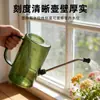 Regadera de acero inoxidable de boca larga, transparente, con aspersor a escala, ideal para jardinería doméstica y plantas en maceta.