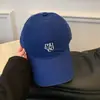 Gorra de Béisbol Retro Americana para Mujer Modelo Nuevo 2026 Gorra Roja con Visera Ampliada y Ensanchada Que Hace que la Cara Parezca Más Pequeña, Gorra de Pico Profundo
