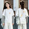 Camiseta de manga larga para niña, nueva colección de otoño 2026, estilo de dos piezas, algodón puro, ropa de otoño, capa base casual para niños mayores