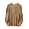 Camiseta Casual Fashion Versátil Básica Retrô Americana de Malha Waffle com Gola Henry Tendência Manga Longa para Homens