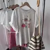 Camiseta Branca Doce Estilo Japonês High-End Desenho Animado para Meninas do Ensino Médio, Top de Manga Curta Tendência de Verão que Rejuvenesce Super Estiloso