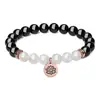 Pulsera de Dijes de Loto con Cuentas de Ónice Negro y Piedra Lunar Diseño Elástico para un Ajuste Cómodo Sanación Espiritual y Equilibrio Joyería Hecha a Mano para Hombres y Mujeres Símbolo de Paz Regalo Ideal para Mindfulness y Bienestar