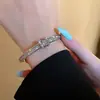 Pulseira Redonda de Aço Titânio Totalmente Cravejada em Diamante Estilo Francês, Pulseira Simples e Fashion de Luxo Leve, Senso de Design, Joia Versátil e Única para Públicos de Nicho