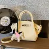 Bolsa Feminina Transfronteiriça Nova Primavera/Verão 2026, Bolsa Exquisita de Alta Qualidade na Moda, Bolsa de Ombro Transversal Estilo Balde