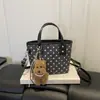 Nuevo bolso de hombro cruzado de gran capacidad, de alta calidad, simple y versátil, con lunares, elegante y lindo, para principios de otoño de 2026