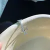 Brinco de Argola de Diamante de Linha Única Sem Furo Brincos de Zircônia de Luxo Leve Temperamento Fashionable Nicho de Alta Qualidade Versátil Acessórios de Brinco Mulheres