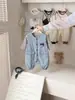 Peto de Mezclilla para Bebé Conjunto de Dos Piezas de Primavera Lindo Elegante Ropa de Exterior para Bebé Ropa Delgada de Primavera para Bebé
