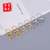 Llavero Hebilla de Puerta Joyería Accesorios DIY Hebilla Colgante para Bolso Oro Plata Hebilla Pequeña de Tres Puntos Venta al por Mayor en Stock