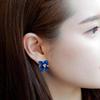 E141 Coreia do Sul brincos camélia brincos femininos moda coreana azul safira estéreo fosco clipe de orelha pequena joia atacado