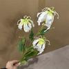 [Material de flor blanca] Arreglo floral de hortensia, rosa, flor de pasto escarchado con decoración de material de hoja de niebla de techo de pasto, flor de simulación para boda