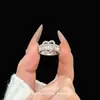 Nuevo anillo de moda de alta gama versátil estilo vintage con forma de estrella y diamantes, lujo ligero, anillo personalizado único y lujoso