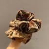 Corea del Sur Marrón Vintage Floral Elegante Capullo de Flor Anillo Intestino Grueso Femenino de Alta Gama Suave Elegante Cuerda para Atar Detrás de la Cabeza