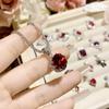 Colgante de camelia brillante de lujo con imitación de rubí, diseño medieval para mujer, colgante de corindón rojo para cena.