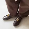 Mocasines de Piel de Oveja con Suela Silenciosa y Hebilla Elegante 2026 Primavera Aumento Oculto de Altura Tacón Bajo Punta Redonda Piel Genuina Corte Profundo Zapatos para Mujer