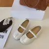 Zapatos simples de estilo coreano con separación de dedos tipo pezuña de cerdo, zapatos planos bajos sencillos para mujer, nuevos zapatos Mary Jane versátiles y cómodos para primavera-verano 2026