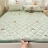 2026 Novo Inverno Quente Leite Fleece Estampado Espessado Macio Colchão Inverno Mais Veludo Protetor Almofada de Cama Estudante