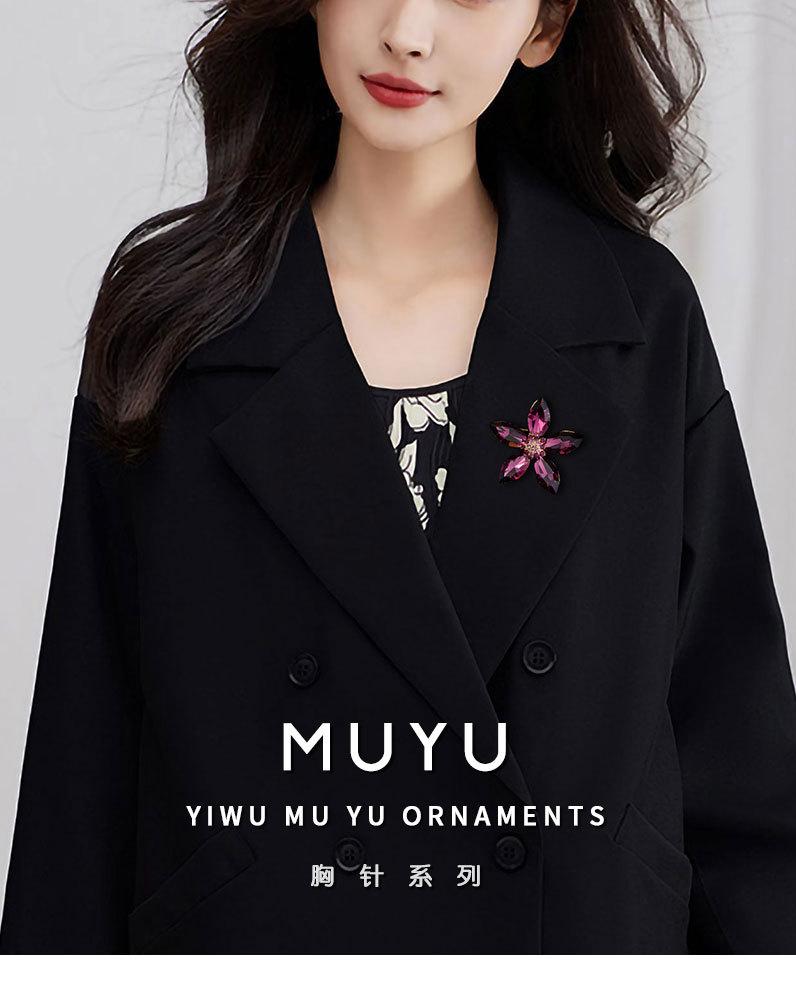 时尚简约五瓣花胸针小众新品轻奢玻璃花别针优雅大方气